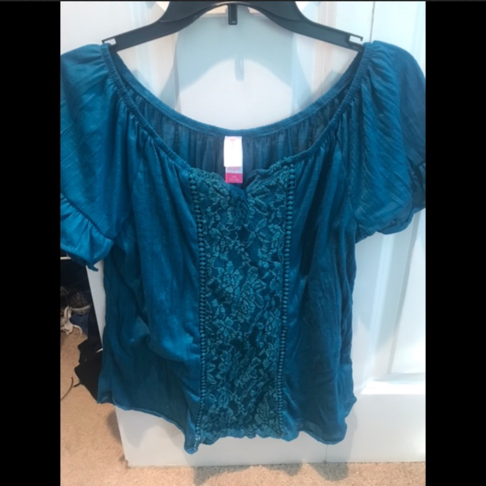 No Boundaries Women’s Blouse